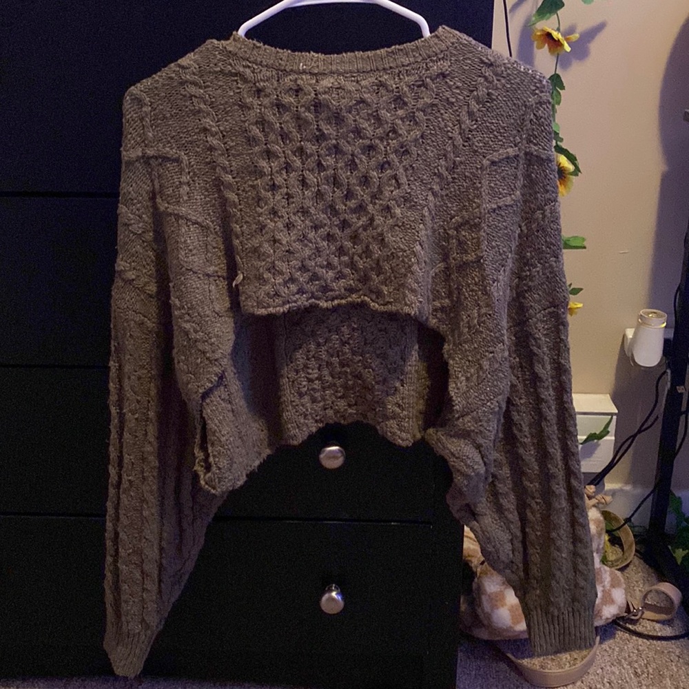 across shoulders long sleeve crop top